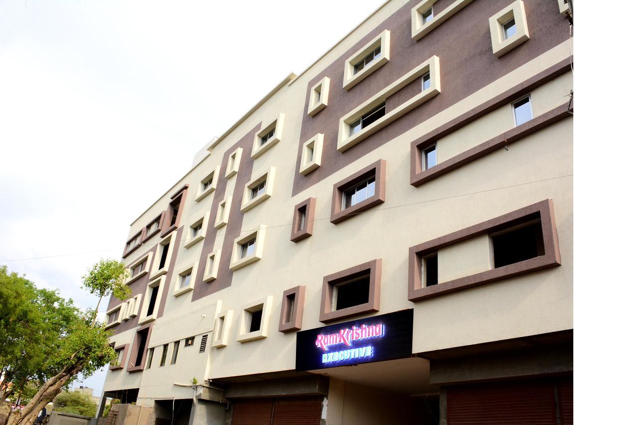 Hotel Ramkrishna Executive Bārsi エクステリア 写真