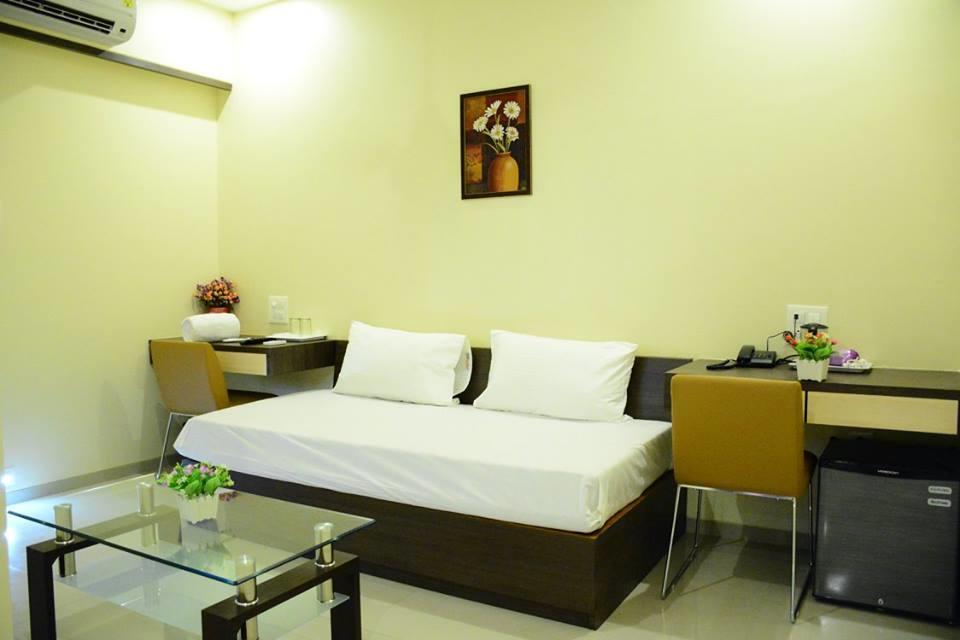 Hotel Ramkrishna Executive Bārsi エクステリア 写真